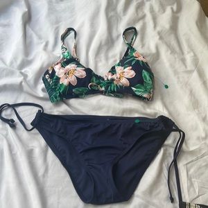 NEW. Two piece bikini set